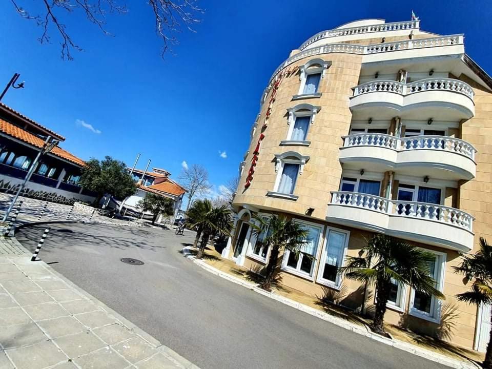 Family Hotel Paros ポモリエ エクステリア 写真