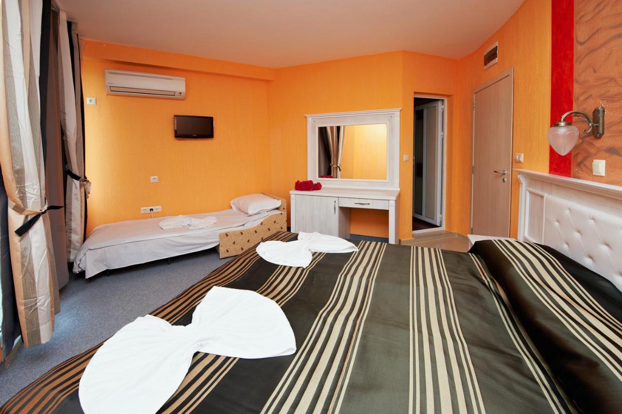 Family Hotel Paros ポモリエ エクステリア 写真