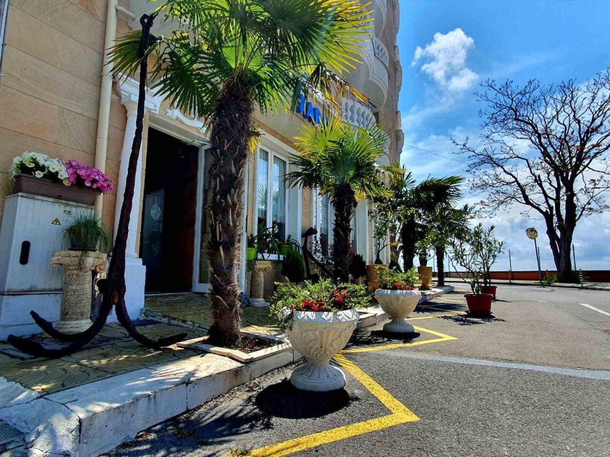 Family Hotel Paros ポモリエ エクステリア 写真